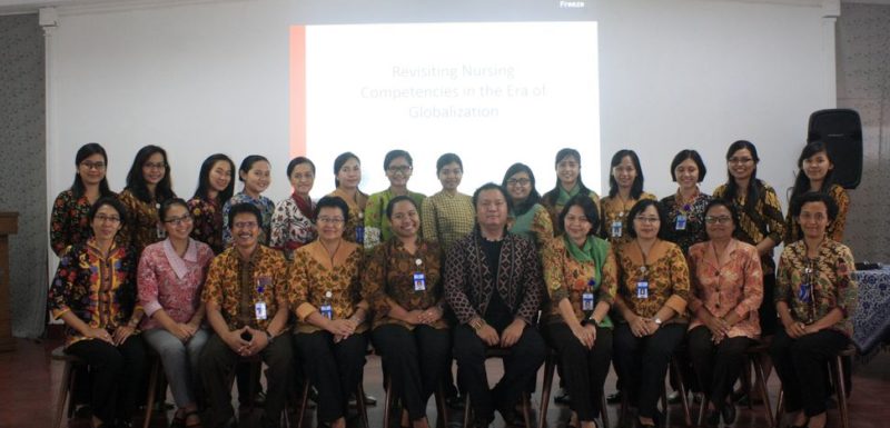 Rudolf Cymorr Kirby P. Martines Beri Kuliah Umum di STIKES Bethesda