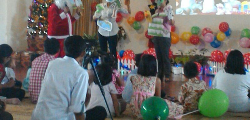 Anak-Anak Keluarga STIKES Bethesda Rayakan Natal Bersama Santa Claus