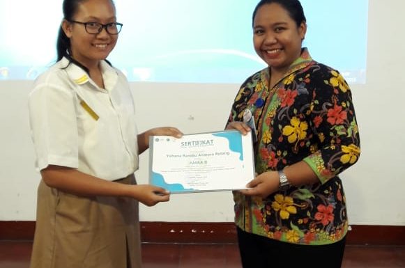 Yohana Rambu Raih Juara II Lomba Essay Tingkat Nasional