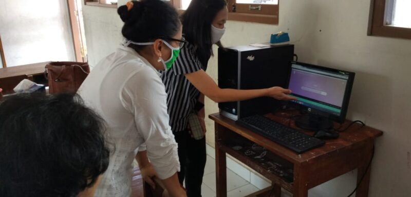 STIKES Bethesda Benahi Perpustakaan SD Bopkri Wonosari Dengan Sistem Komputerisasi