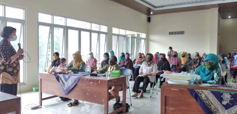 STIKES Bethesda Bimbing Kader Posyandu Atasi Stunting di Kelurahan Triwidadi Bantul