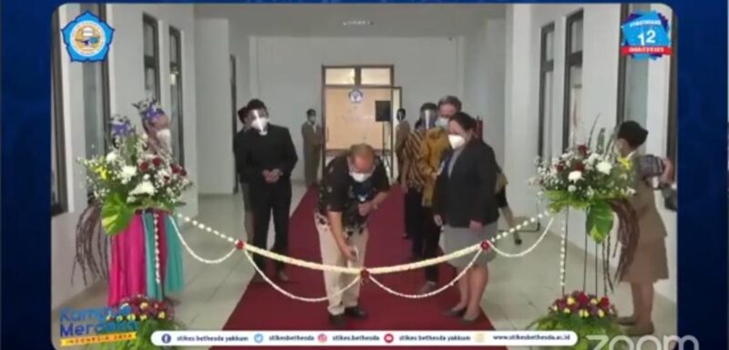 Ketua YAKKUM Pdt. Simon Julianto Resmikan Gedung Baru STIKES Bethesda