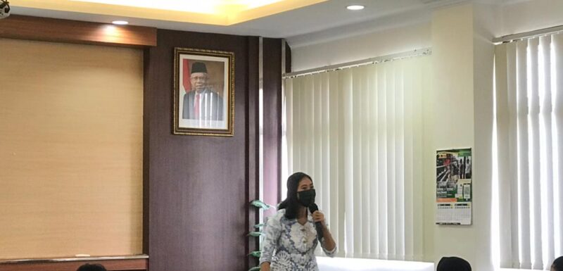 Resta Betaliani Beri Pembelajaran Kesehatan Organ Reproduksi Kepada Remaja di Terban