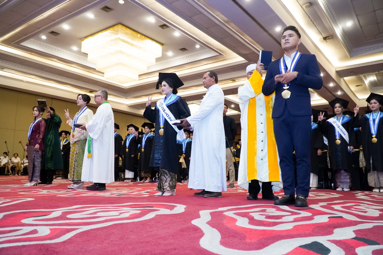 STIKES Bethesda YAKKUM Selenggarakan  Wisuda dan Pelantikan  Ners Di The Rich Jogja Hotel